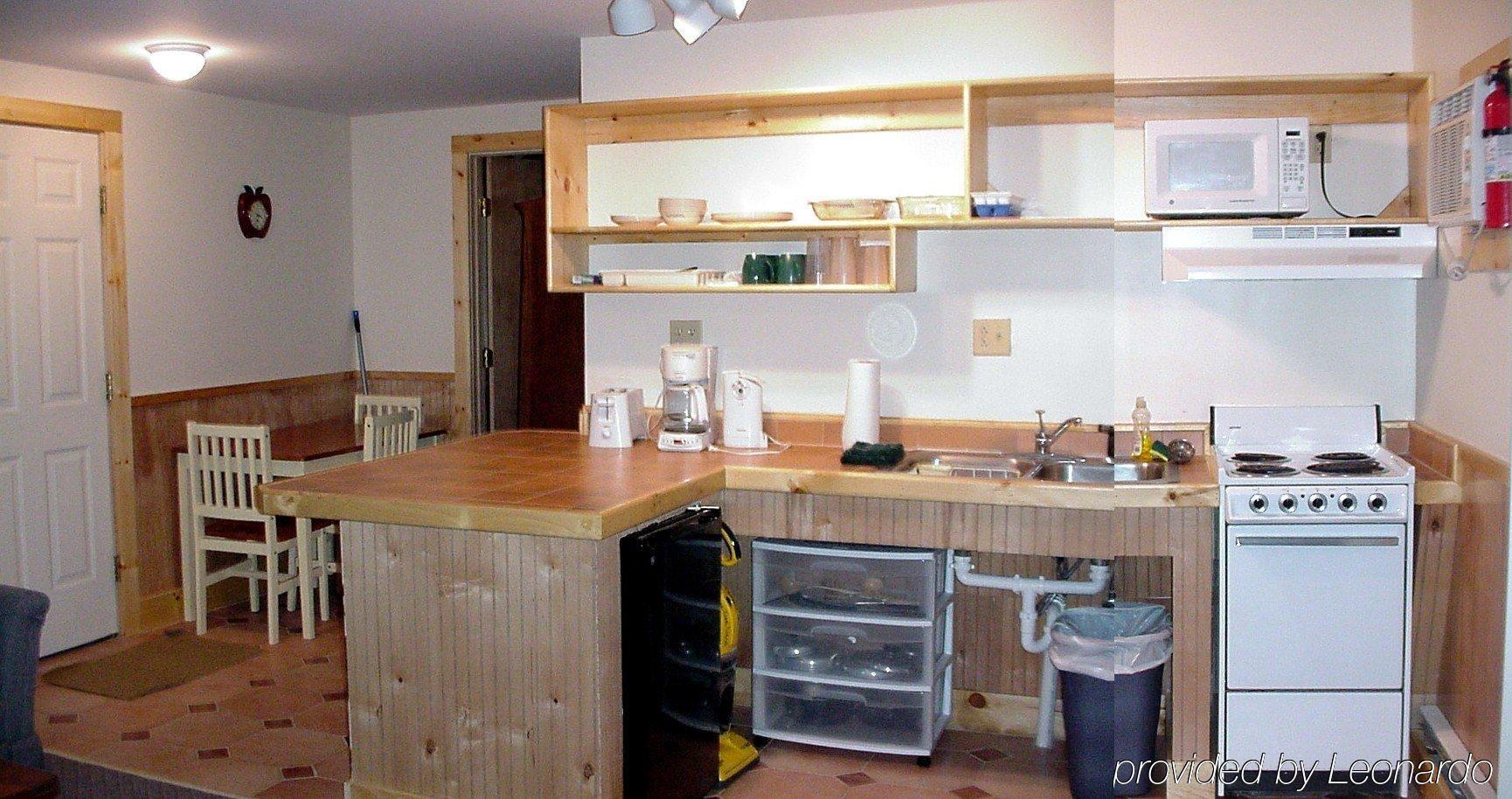 Bear Tree Lodge Weirs Beach Room photo