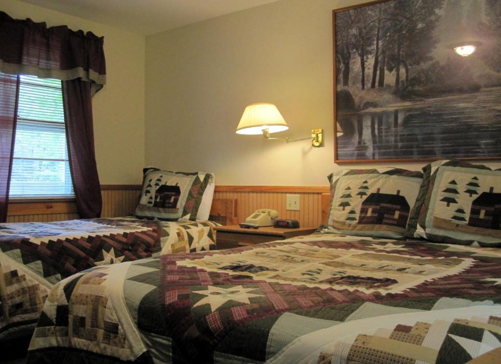 Bear Tree Lodge Weirs Beach Exterior photo