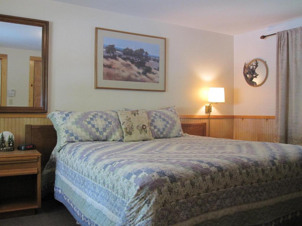 Bear Tree Lodge Weirs Beach Room photo
