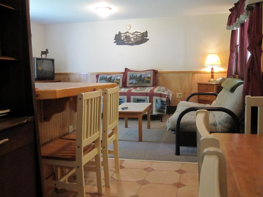 Bear Tree Lodge Weirs Beach Room photo